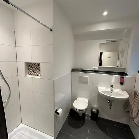 A & B Und -zimmervermietung Egbr Guest house *