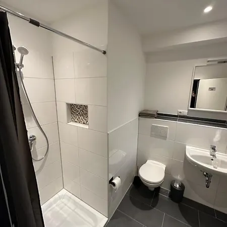 A & B Und -zimmervermietung Egbr Guest house *