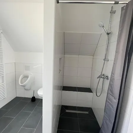 A & B Und -zimmervermietung Egbr Guest house