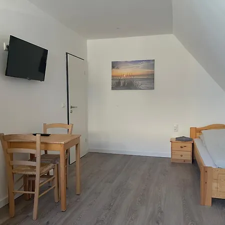 A & B Und -zimmervermietung Egbr Guest house Tornesch