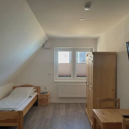 A & B Und -zimmervermietung Egbr Pensjonat